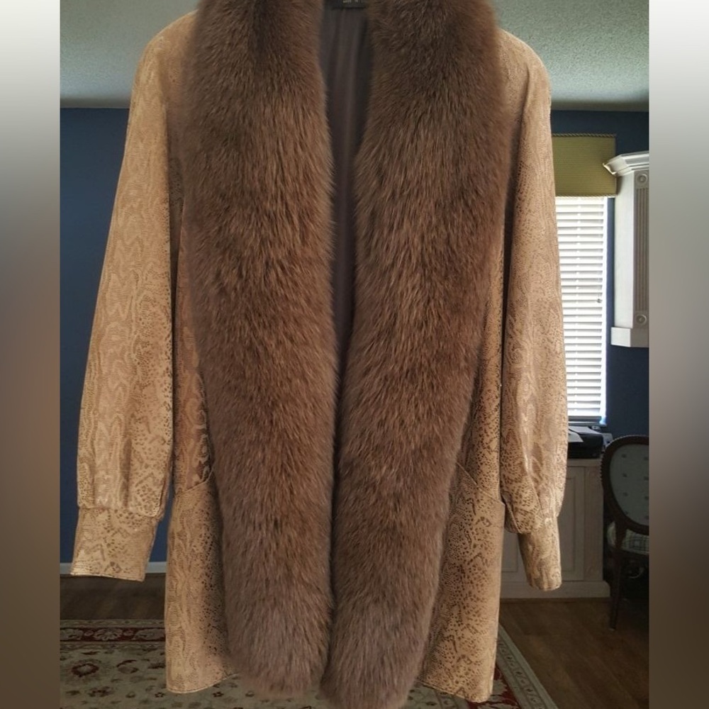 RARE VINTAGE COAT/JACKET WITH REAL FOX FUR! S/M excellent/pristine condition!